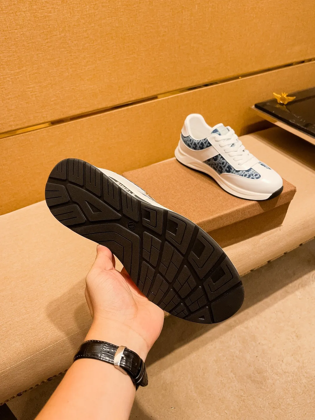 Men's shoes 💰 420💰🔥【Dior】🔥High-end brand of men's shoes official website 1:1 latest masterpiece: the upper is made of Italian imported first-layer cowhide with technical cloth fabric, the original comfortable and breathable lining ➕the original non-slip and wear-resistant outsole🔥, making walking more convenient and comfortable! An exclusive new model, a stunning work, a beautiful 1:1 replica [color] compared to the official quality! Create a fashionable personality to set off your uniqueness! A must-have for trendy men! Classic🔥Size: 38-44 Color: 🔥 2⃣️colors available🔥